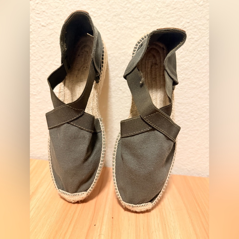 Toni pons espadrille army green size 7.5 Spain made resort boho canvas